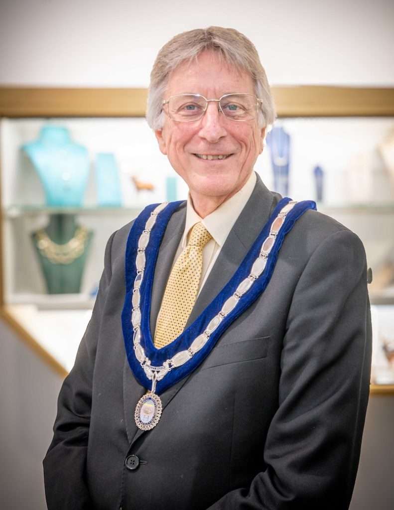 DUNCAN MACBRAYNE PHOTOGRAPHER READING_002 Deputy Mayor of Henley-on-Thames Cllr Ian Reissmann wearing the new Deputy Mayoral chain inside Lawsons Goldsmiths, Duke Street — commercial photography by Duncan MacBrayne